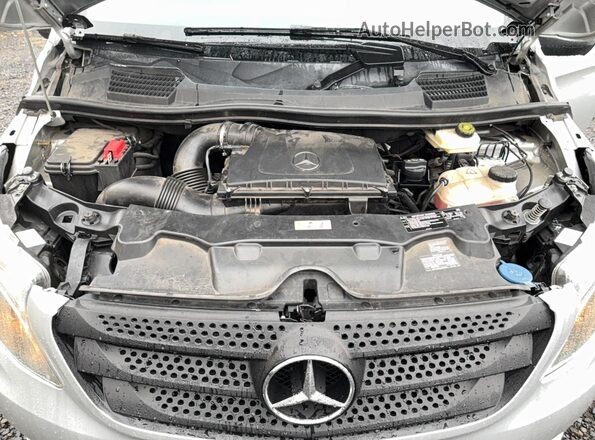 WD4PG2EE4H3222082 2017 MERCEDES-BENZ METRIS Silver Widok wnętrza z przodu