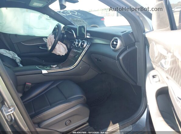 WDC0G4JB6HV005635 2017 MERCEDES-BENZ GLC 300 Gray Front interior view