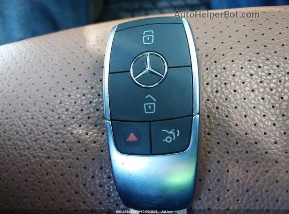 WDC0G8EB3LF746118 2020 MERCEDES-BENZ GLC 300 Red Առջևի վահանակի տեսք