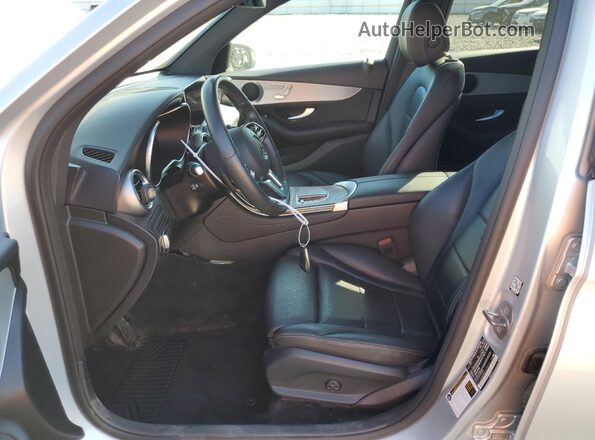 WDC0G8EB5LF679019 2020 MERCEDES-BENZ GLC-CLASS Silver Вид салону спереду