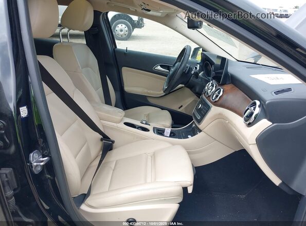 WDCTG4EB1LU021246 2020 MERCEDES-BENZ GLA 250 Black Вид салону спереду