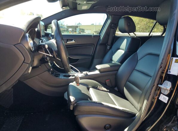 WDCTG4EB2HJ297301 2017 MERCEDES-BENZ GLA-CLASS Black Vista del salpicadero