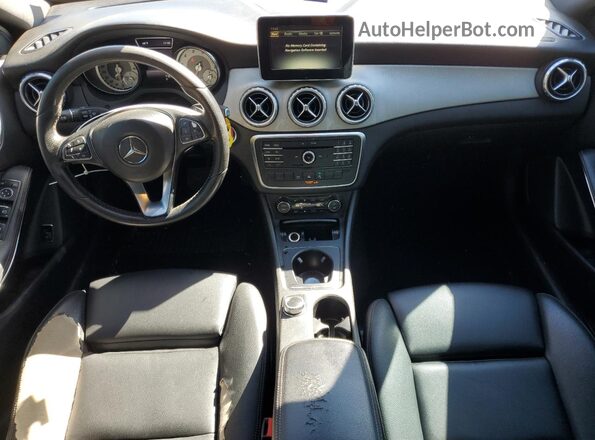 WDCTG4EB2HJ297301 2017 MERCEDES-BENZ GLA-CLASS Black Vista del cuadro de instrumentos