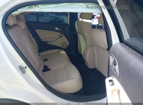 WDCTG4EB3KJ636767 2019 MERCEDES-BENZ GLA 250 White Vista de la etiqueta del VIN