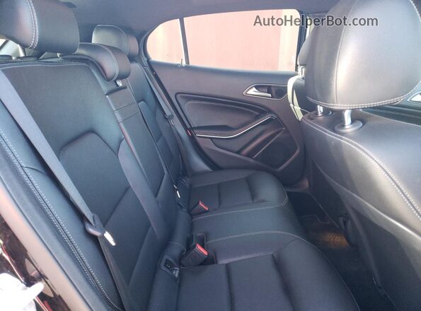 WDCTG4EB4HJ323882 2017 MERCEDES-BENZ GLA Black Widok tylnych siedzeń