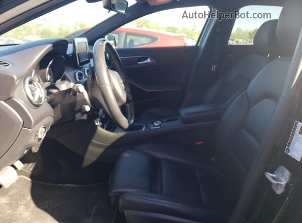 WDCTG4EB4HJ323882 2017 MERCEDES-BENZ GLA Black Widok wnętrza z przodu