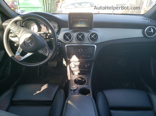 WDCTG4EB4HJ323882 2017 MERCEDES-BENZ GLA Black Widok deski rozdzielczej