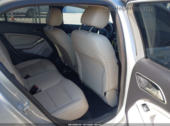 WDCTG4EB4JJ398359 2018 MERCEDES-BENZ GLA 250 Silver VIN კოდის სტიკერის ხედი