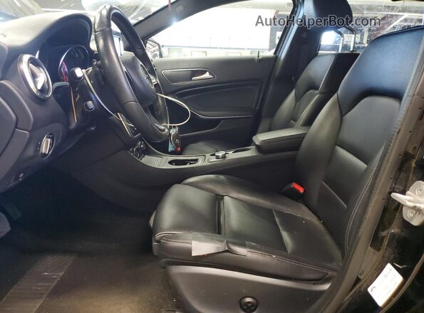 WDCTG4EB7HJ286648 2017 MERCEDES-BENZ GLA Black Вид салону спереду