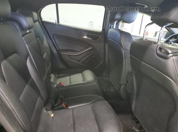 WDCTG4EB7HJ286648 2017 MERCEDES-BENZ GLA Black Вид задньої частини салону