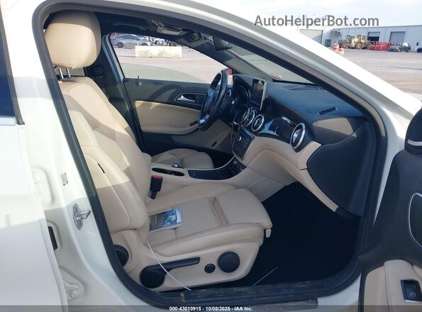 WDCTG4EB8GJ212203 2016 MERCEDES-BENZ GLA 250 White Vista interior delantera