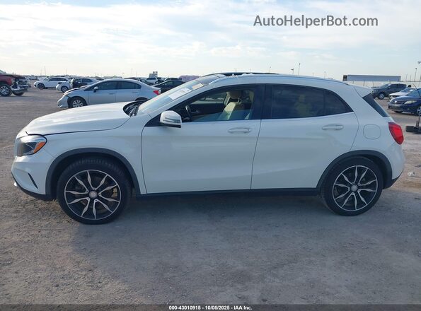 WDCTG4EB8GJ212203 2016 MERCEDES-BENZ GLA 250 White Vista interior de 360 grados