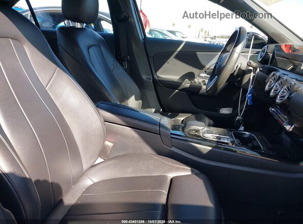 WDD3G4EB5KW002889 2019 MERCEDES-BENZ A 220 Black Widok wnętrza z przodu