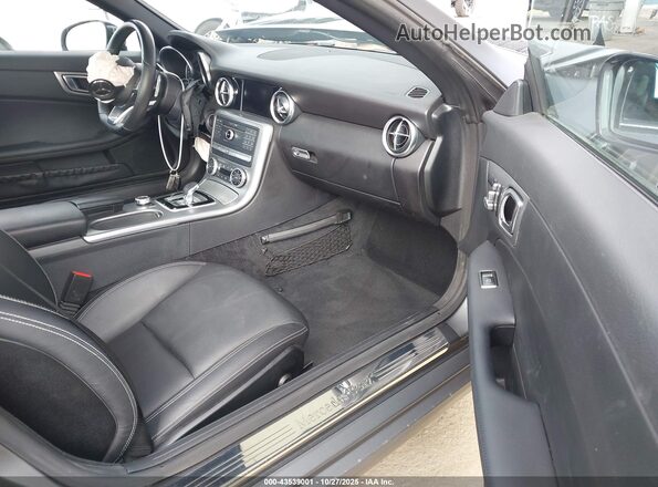 WDDPK3JA3LF167638 2020 MERCEDES-BENZ SLC 300 Gray Front interior view