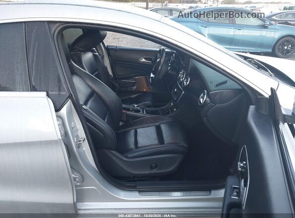 WDDSJ4EB3KN749359 2019 MERCEDES-BENZ CLA 250 Silver Front interior view