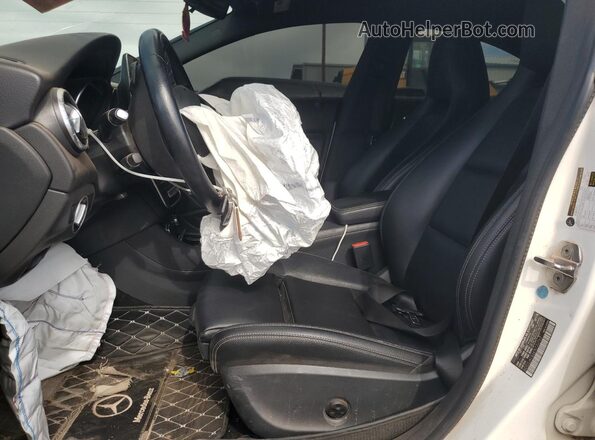 WDDSJ4EB6KN720762 2019 MERCEDES-BENZ CLA-CLASS White Vista interior delantera