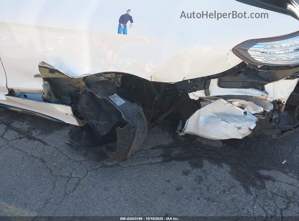 WDDWJ6EB5JF755332 2018 MERCEDES-BENZ AMG C 43 White Widok z przodu