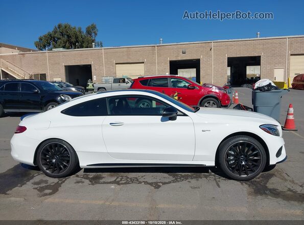 WDDWJ6EB5JF755332 2018 MERCEDES-BENZ AMG C 43 White Widok wnętrza z tyłu