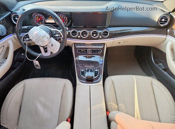 WDDZF4JB5KA554697 2019 MERCEDES-BENZ E Белый Вид панели приборов