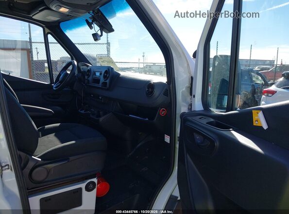 WDRPF0CDXKT003470 2019 FREIGHTLINER SPRINTER 2500 White Вид салону спереду