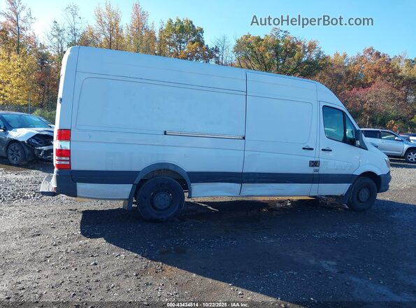 WDYPE8CD4HP542173 2017 FREIGHTLINER SPRINTER 2500 White Սալոնի հետևի տեսք