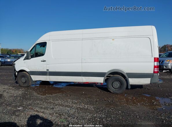 WDYPE8CD4HP542173 2017 FREIGHTLINER SPRINTER 2500 White Սալոնի 360 աստիճան տեսք