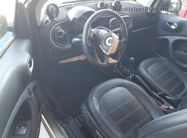 WMEFJ9BA9JK325027 2018 SMART FORTWO Two Tone Dashboard view