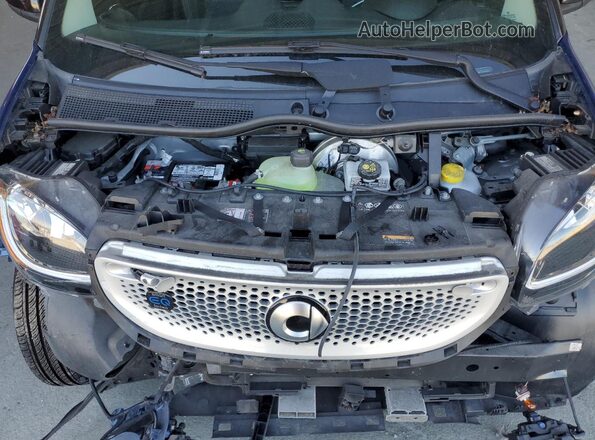 WMEFJ9BA9JK325027 2018 SMART FORTWO Two Tone Rear interior view
