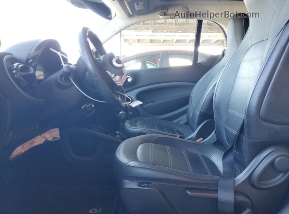 WMEFJ9BA9JK325027 2018 SMART FORTWO Two Tone Front interior view