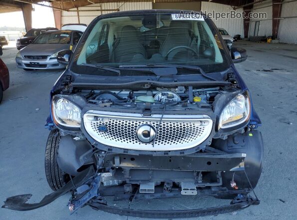 WMEFJ9BA9JK325027 2018 SMART FORTWO Two Tone Front view
