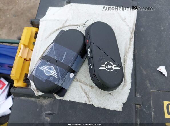 WMW23GD00S2X20650 2025 MINI HARDTOP Turquoise Вид панелі приладів