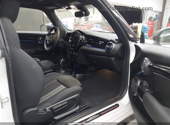 WMW73DH01R2U63393 2024 MINI HARDTOP White Սալոնի դիմացի տեսք