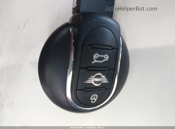 WMWXU3C5XK2H87400 2019 MINI HARDTOP Cream Dashboard view
