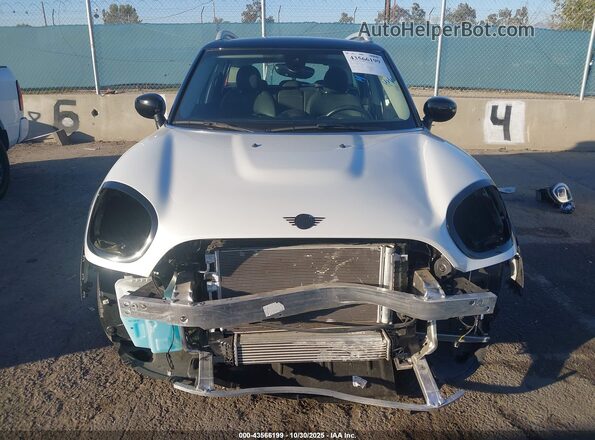 WMZ53BR09R3S18705 2024 MINI COUNTRYMAN White Вид задньої частини салону