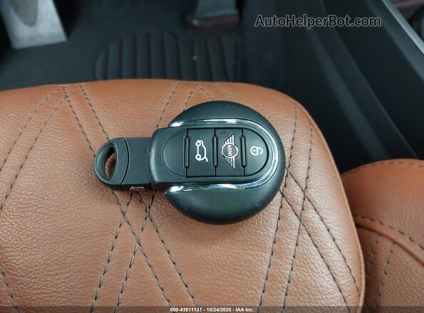WMZ83BR00P3P85704 2023 MINI COUNTRYMAN Green Vista del salpicadero