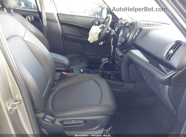WMZYS7C51K3J04723 2019 MINI COUNTRYMAN Коричневый Вид салона спереди