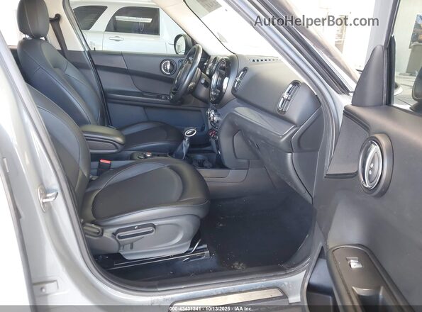 WMZYV5C5XK3F57530 2019 MINI COUNTRYMAN Gray Vista interior delantera