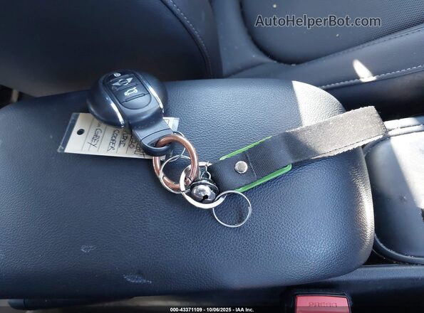 WMZYX1C07L3L79890 2020 MINI COUNTRYMAN Gray Vista del salpicadero