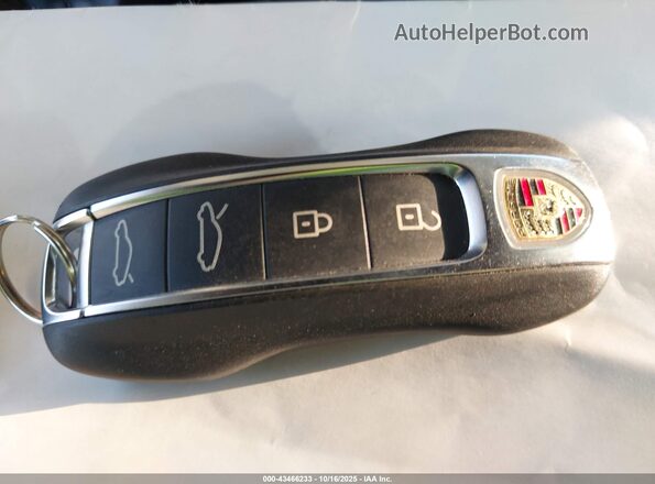 WP0AD2Y18RSA47296 2024 PORSCHE TAYCAN Gray Widok deski rozdzielczej