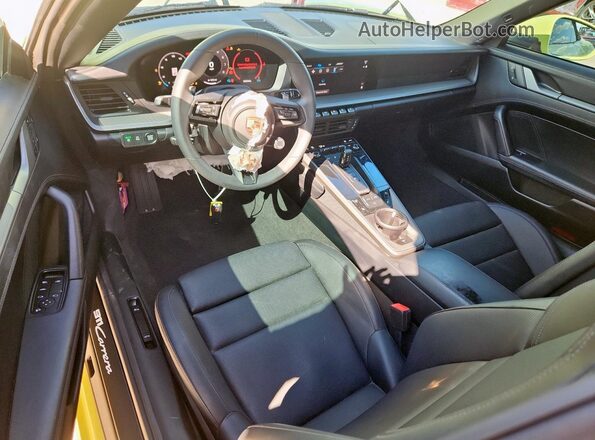 WP0CA2A95SS235469 2025 PORSCHE 911 Желтый Вид панели приборов