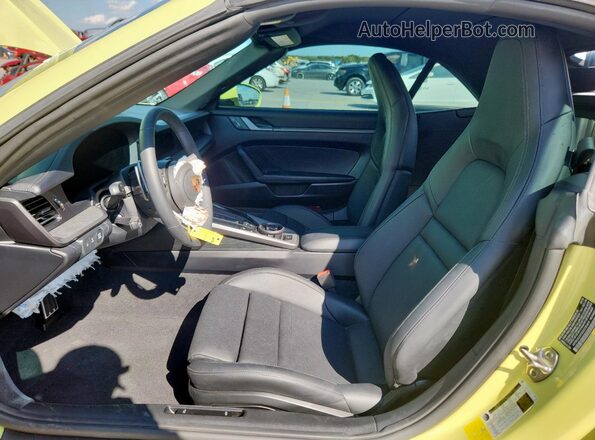 WP0CA2A95SS235469 2025 PORSCHE 911 Желтый Вид салона спереди
