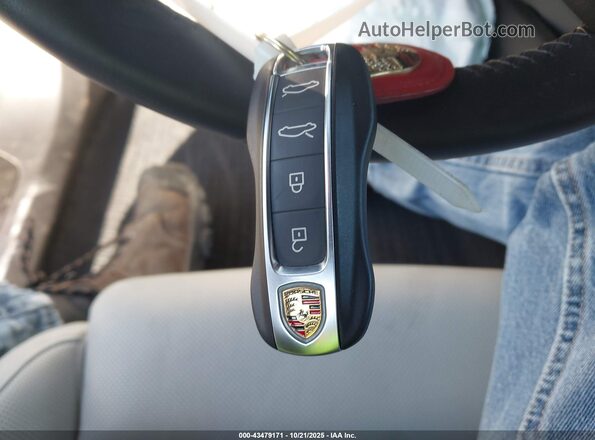 WP0CD2Y11PSA90187 2023 PORSCHE TAYCAN Silver Առջևի վահանակի տեսք