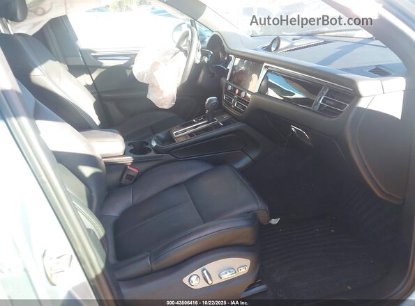 WP1AA2A53PLB18655 2023 PORSCHE MACAN Серебряный Вид салона спереди