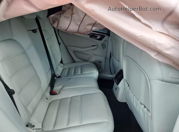 WP1AA2A56SLB03060 2025 PORSCHE MACAN Черный Вид задней части салона