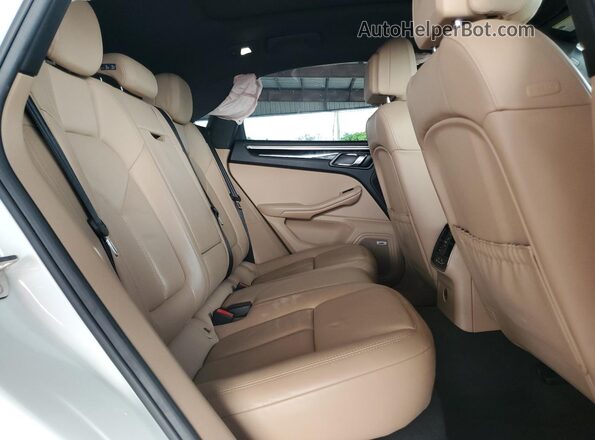 WP1AA2A57LLB03781 2020 PORSCHE MACAN White Вид задньої частини салону