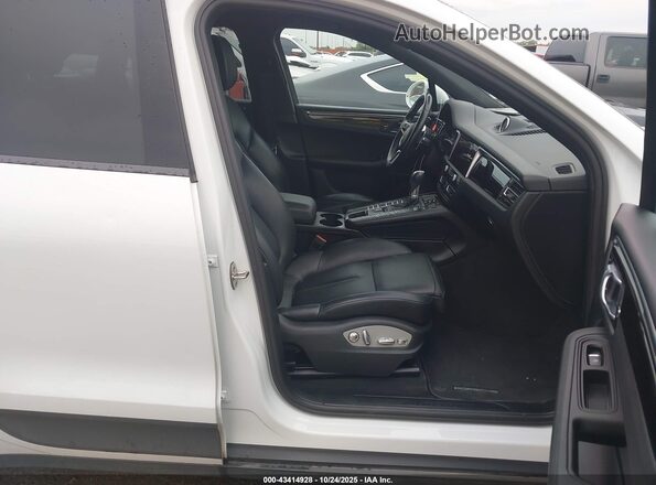 WP1AA2A58MLB07422 2021 PORSCHE MACAN White Front interior view