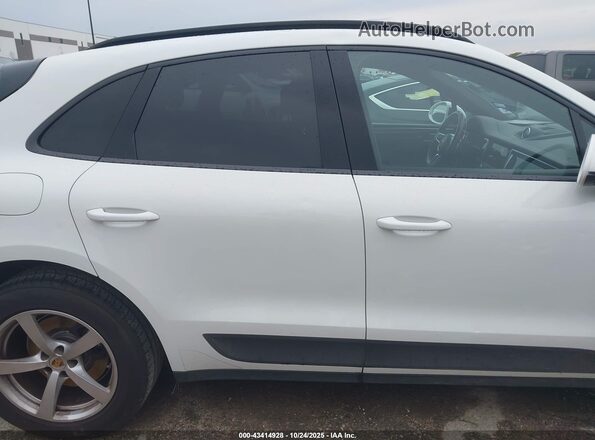 WP1AA2A58MLB07422 2021 PORSCHE MACAN White Rear interior view