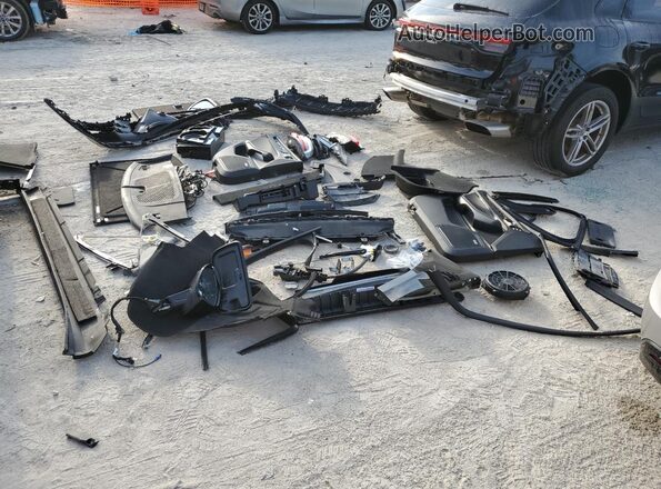 WP1AA2A58MLB12927 2021 PORSCHE MACAN Black Engine compartment view