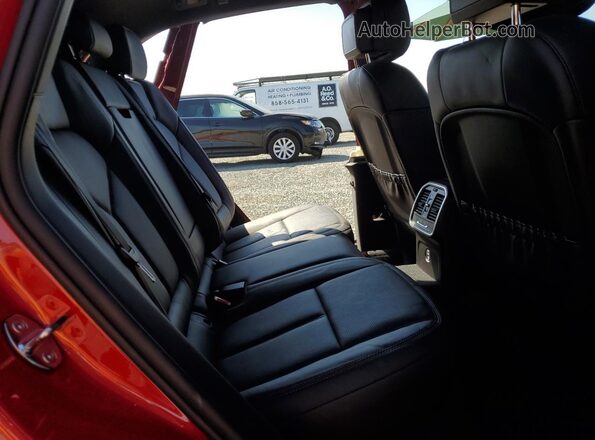 WP1AA2A59RLB10787 2024 PORSCHE MACAN Red Widok wnętrza z tyłu