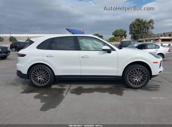 WP1AA2AY0NDA06204 2022 PORSCHE CAYENNE Белый Вид задней части салона